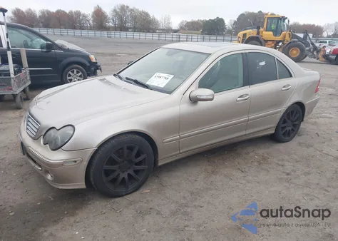 2005 Mercedes-Benz C 240 Luxury 4Matic z USA, uszkodzony, nr VIN WDBRF81J05F670100